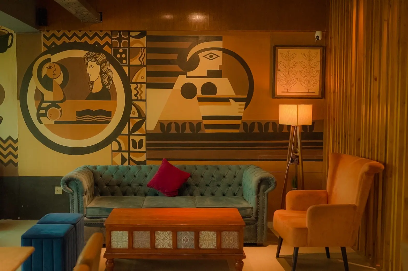 Comfortable lounge corner inside Cafelytics